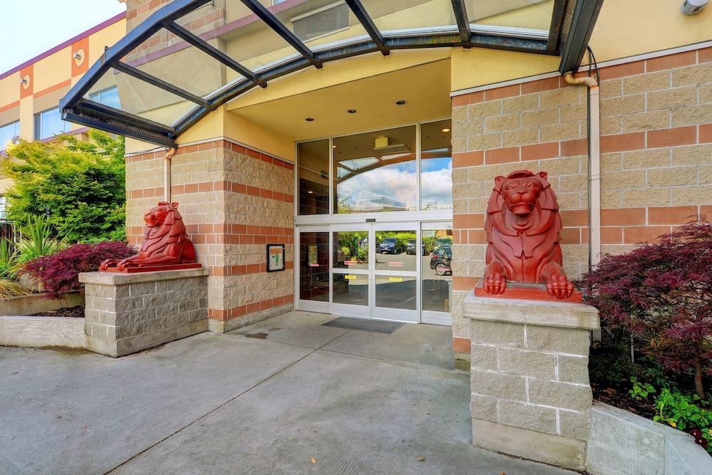 Red Lion Inn And Suites Victoria Exterior photo